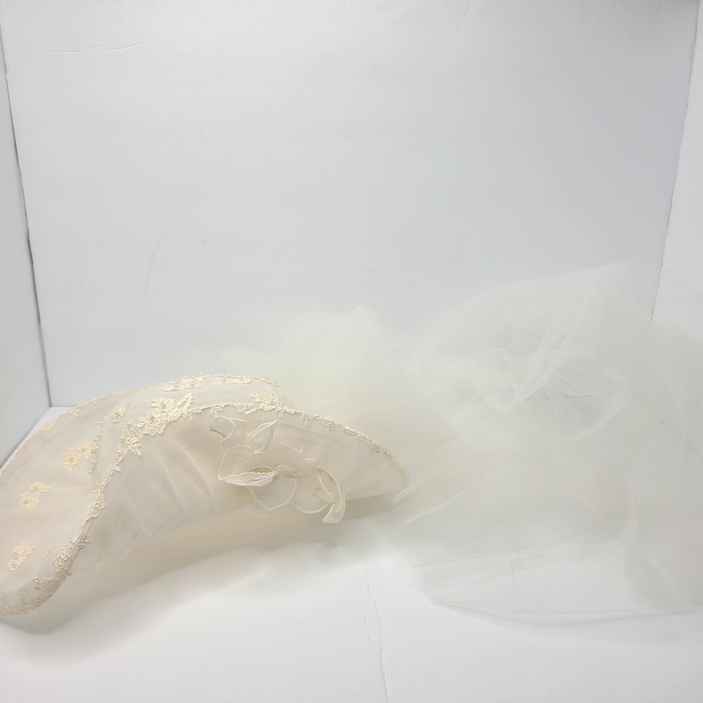Vtg Bridal Hat with Tulle Veil‎ Ivory Lace Floral Applique Wedding Boho Cottage